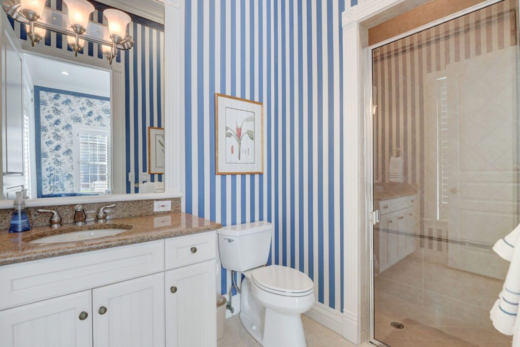 Gables by the Sea- En suite bedroom attached bathroom (1st floor)