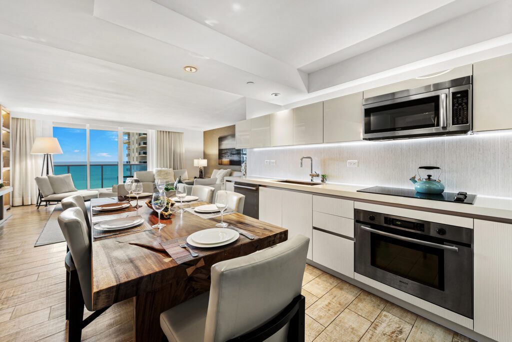 1 Hotel & Homes - Oceanview- Kitchen and Dining Area