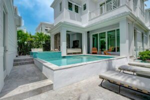 The Sand Castle - Pool with raised spa