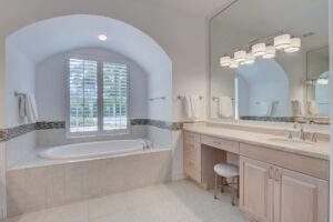 Palm Paradise- Primary Bedroom Bathroom