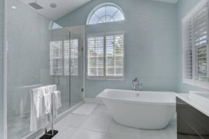 Entertainer's Dream- Primary Bedroom Bathroom