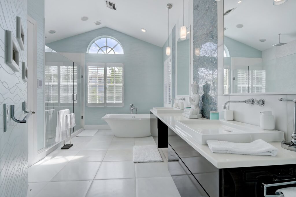 Entertainer's Dream- Primary Bedroom Bathroom