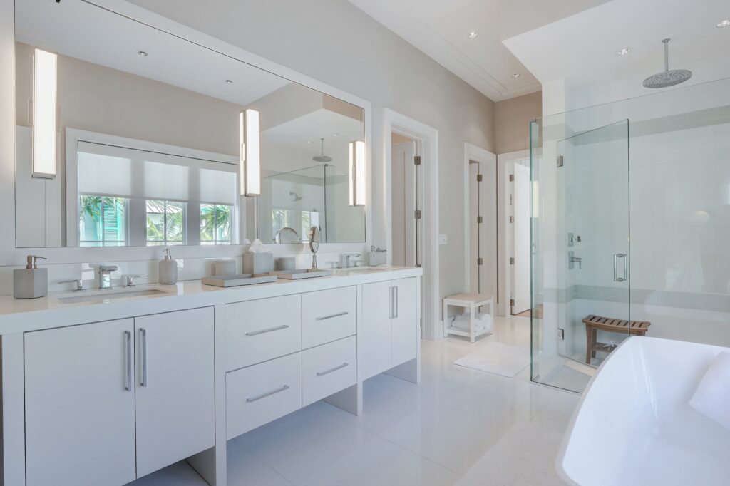 The Sunshine Estate- Primary Bedroom Bathroom