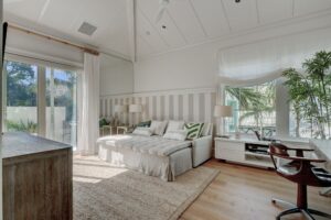 The Sunshine Estate- Guest Cabana