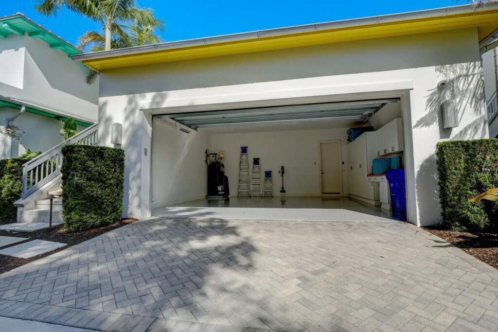 The Sunshine Estate- Garage
