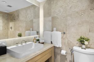 1 Hotel & Homes - City View- Guest Bedroom Bathroom