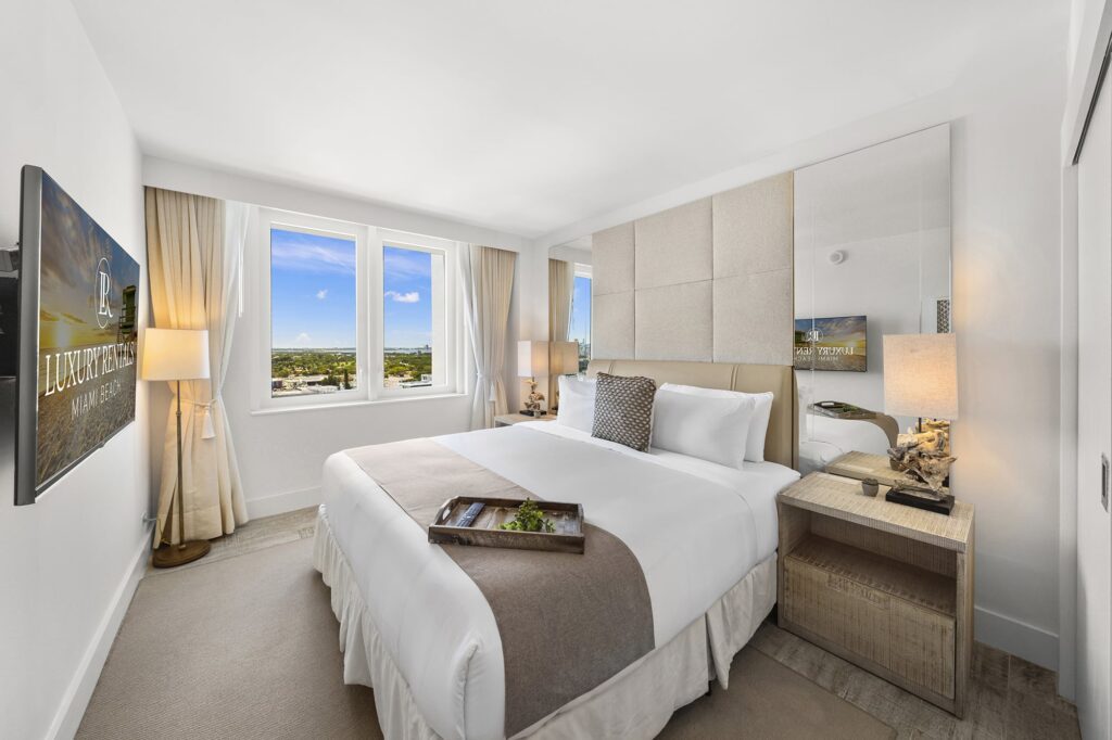 1 Hotel & Homes - City View- Guest Bedroom