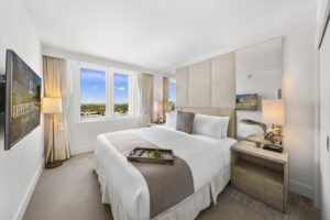 1 Hotel & Homes - City View- Guest Bedroom