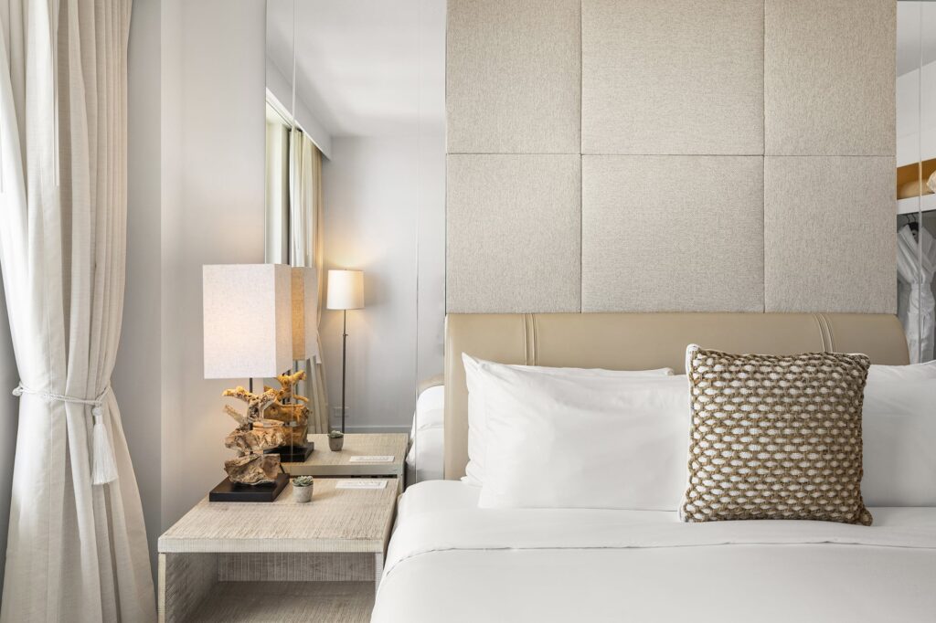 1 Hotel & Homes - City View- Guest Bedroom
