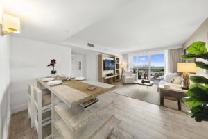 1 Hotel & Homes - City View- Dining and Living Area