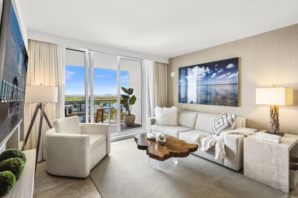 1 Hotel & Homes - City View- Living Area