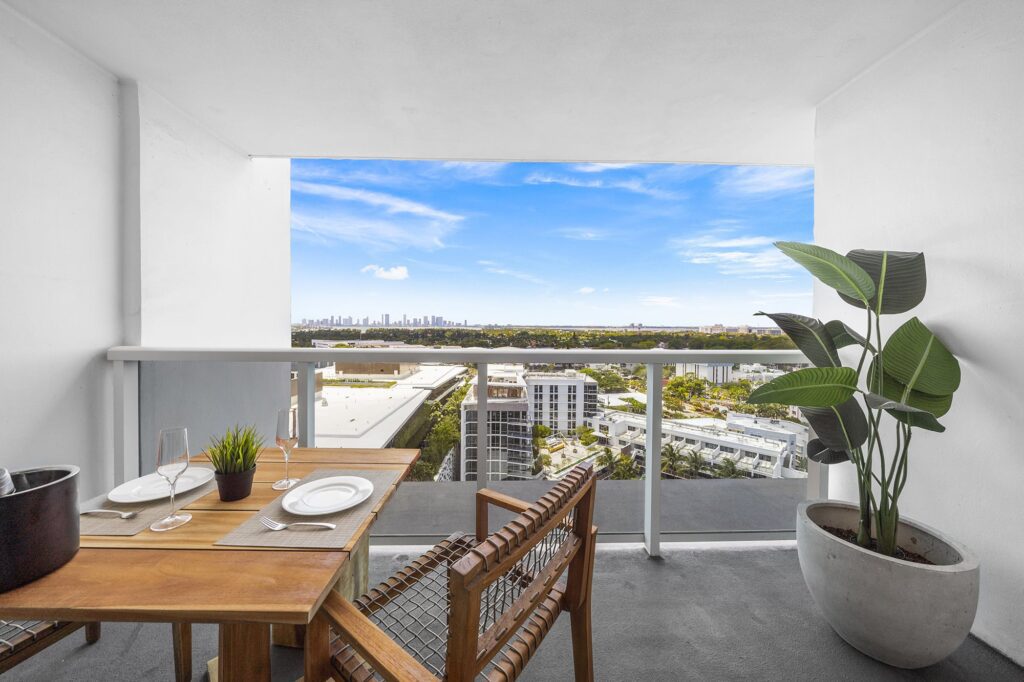 1 Hotel & Homes - City View- Balcony Area