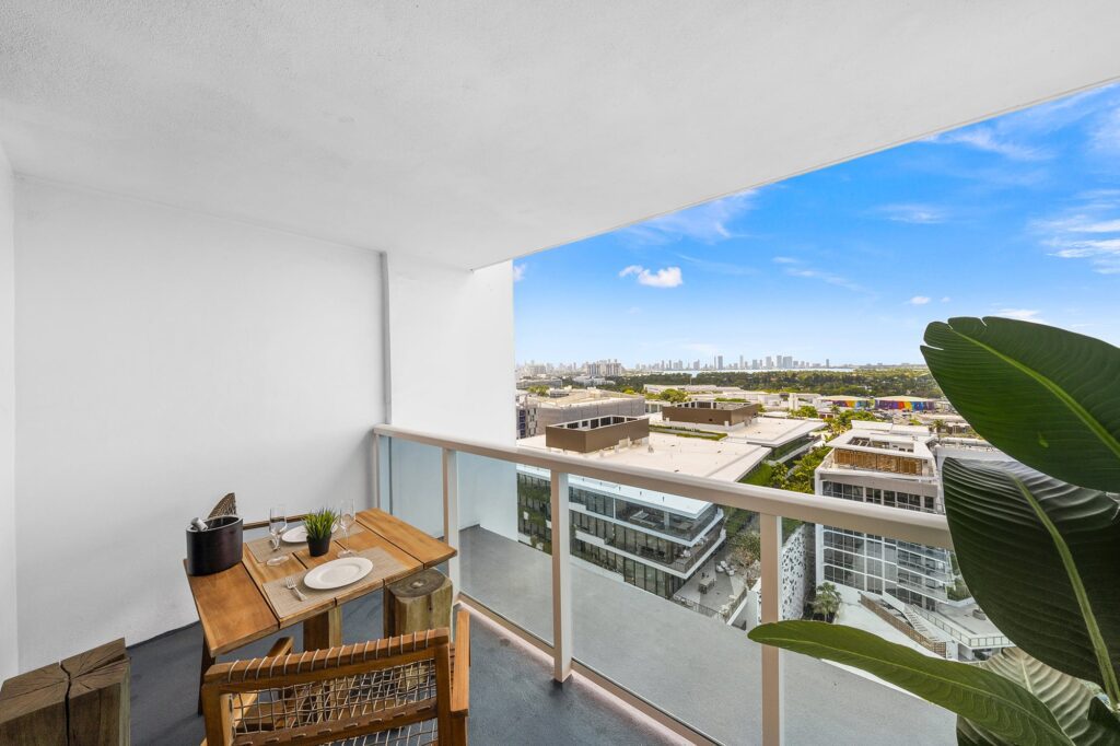 1 Hotel & Homes - City View- Balcony