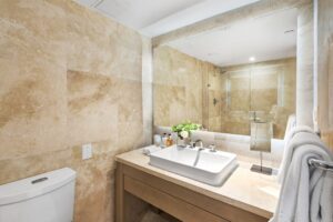 1 Hotel & Homes - Oceanview- Guest Bedroom Bathroom