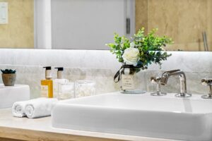 1 Hotel & Homes - Oceanview- Guest Bedroom Bathroom