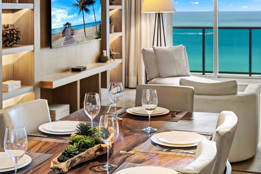 1 Hotel & Homes - Oceanview- Primary Dining and Living Room